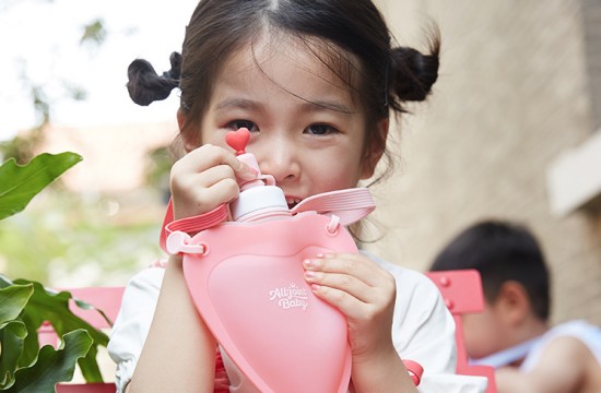 硅膠折疊水杯工廠使用的膠水有毒嗎？